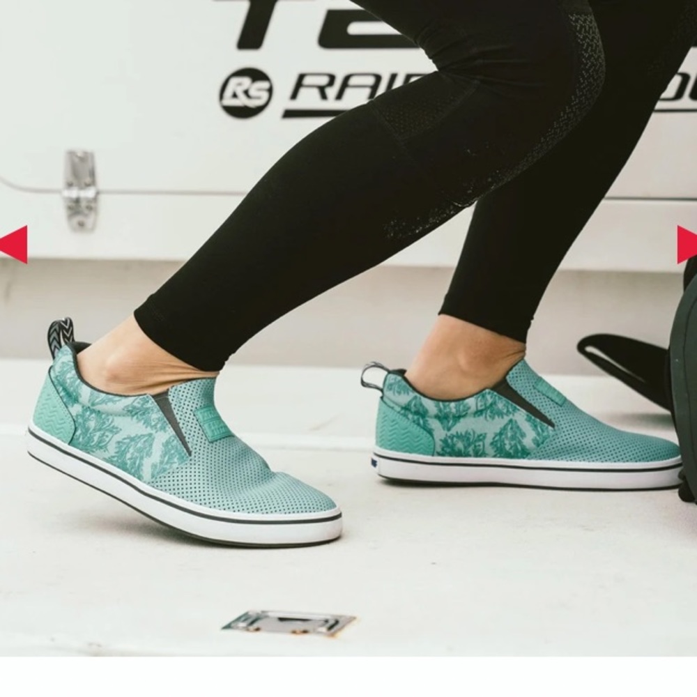 XTRATUF® WOMEN'S SALMON SISTERS SHARKBYTE LEATHER SLIP-ON SHOE. Sea foam/kelp